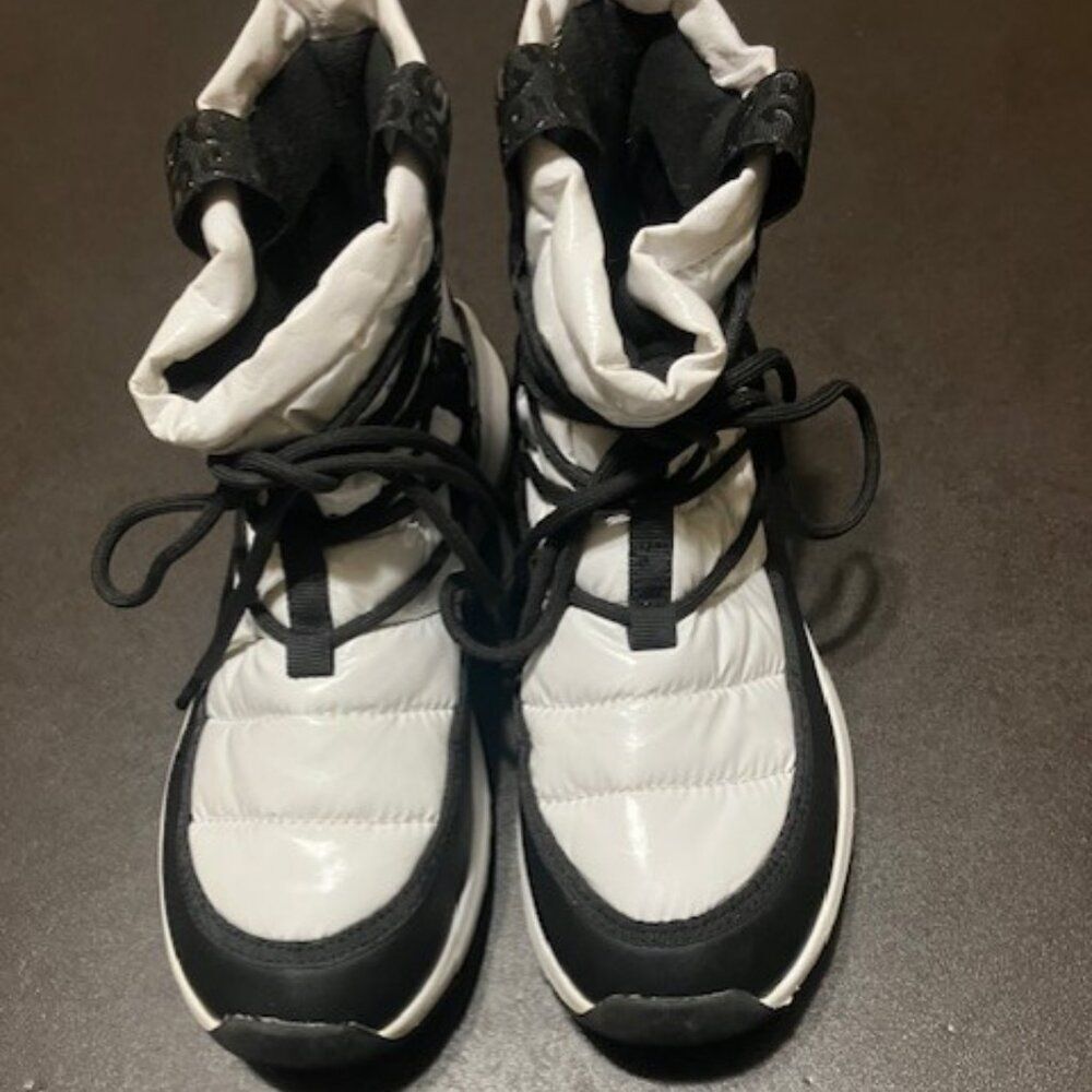 Guess Los Angeles Outmost2-T ankle booties